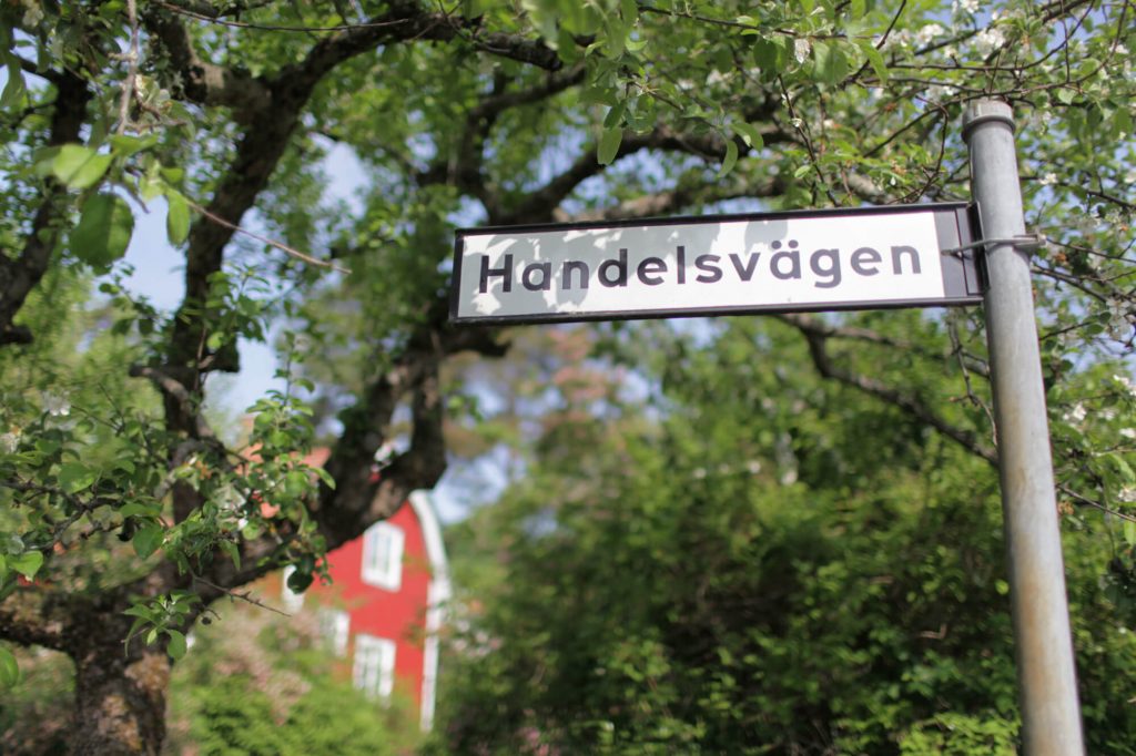 オーナーが子供時代に住んでいたスウェーデンの通りの名前「handelsvagen」