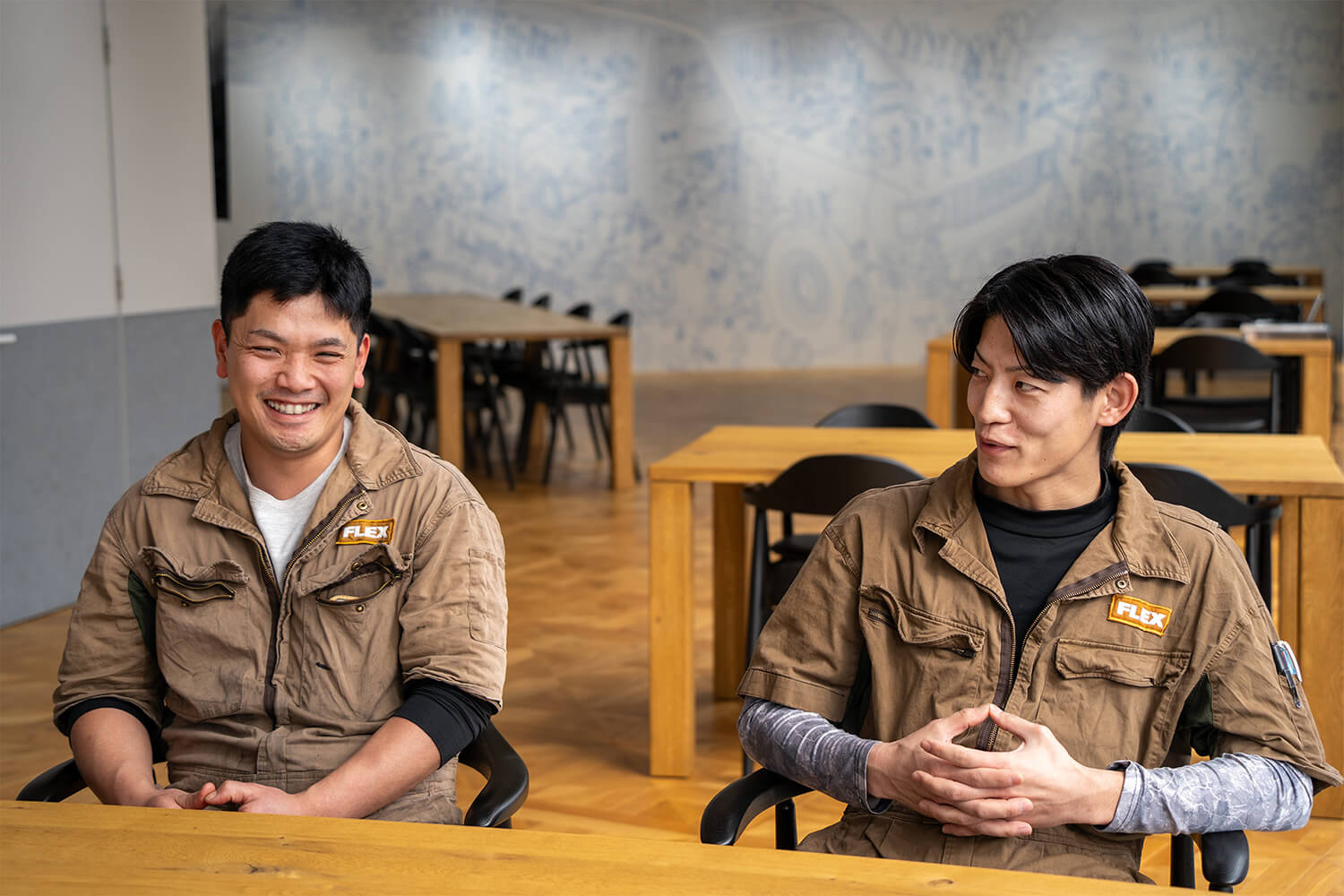 インタビューに応える由良さんと清水さん